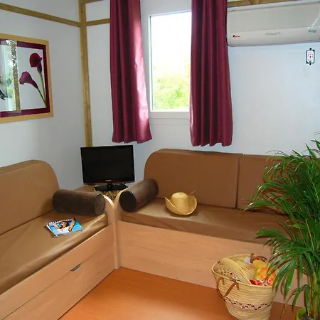 Chalet Detached With Dishwasher On The Banks Of The Lot