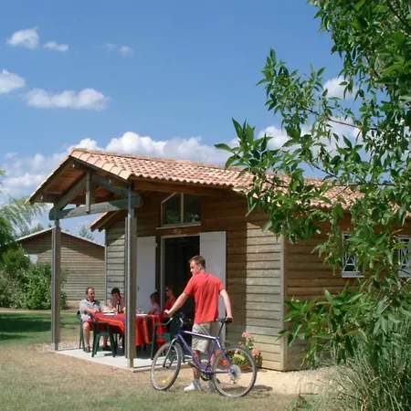 Chalet Detached With Dishwasher On The Banks Of The Lot *
